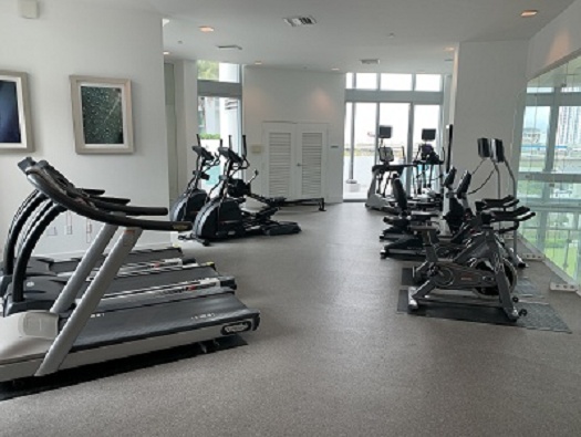 Womens & Mens Fitness Center/Raquette Ball